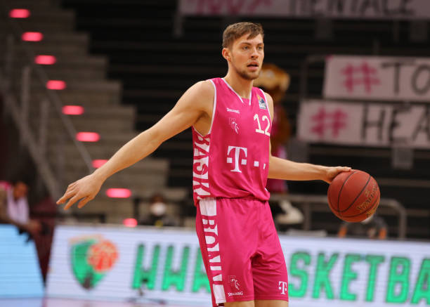 而宽萨在空 而宽萨在空